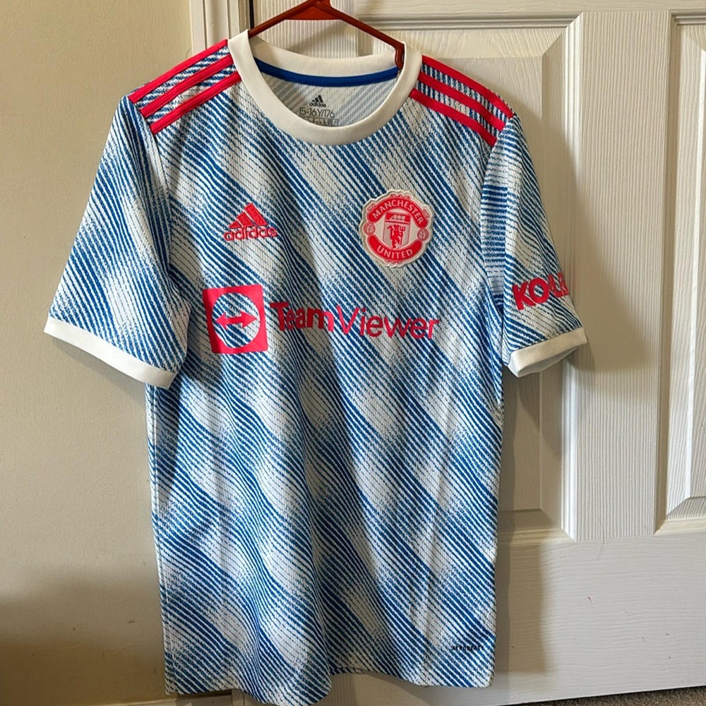 Boys Manchester United jersey